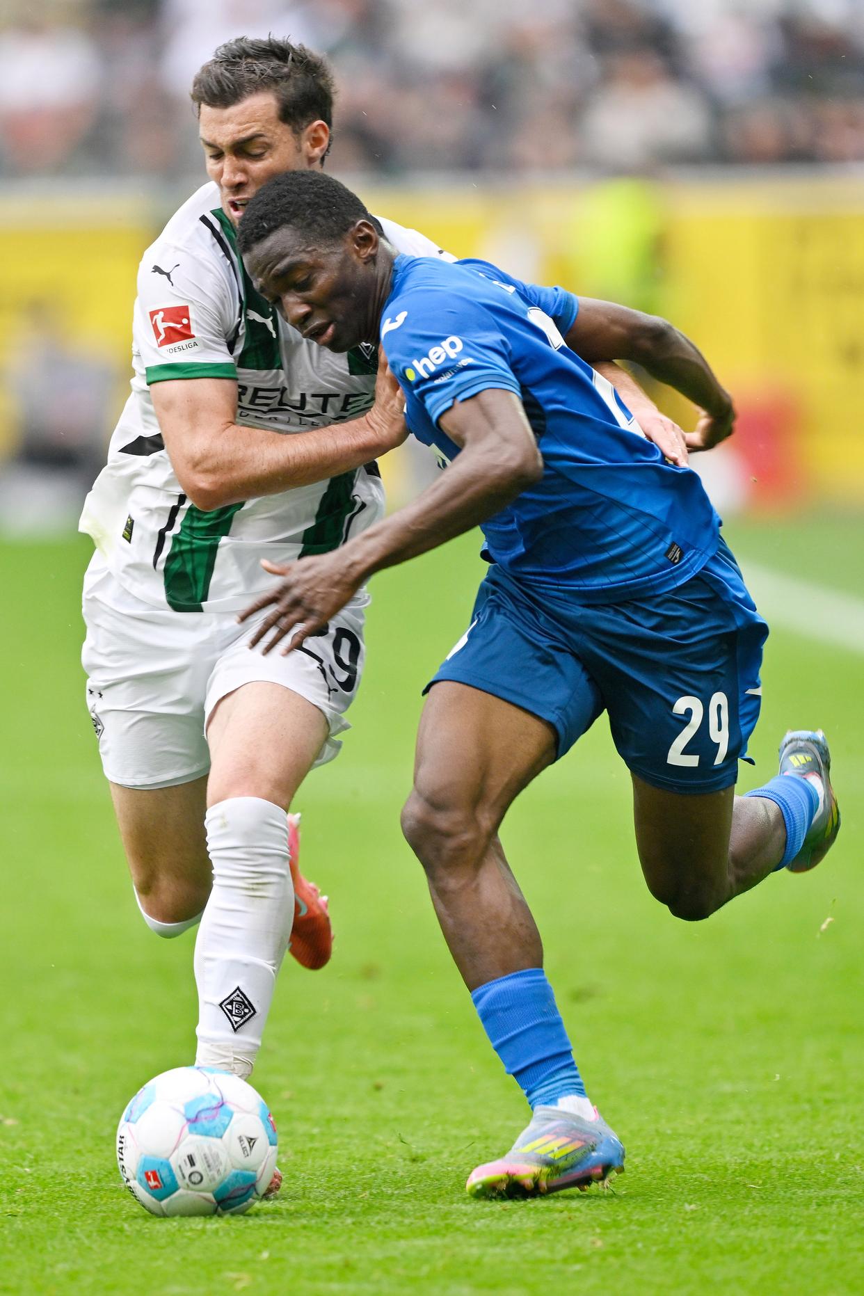 Yabo包含赛地聚焦——荷甲关键时刻热度飙升，门兴格拉德巴赫刷新队史纪录，态度坚定，资深球员宣示担当的词条