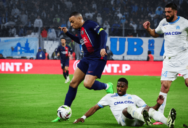 亚博体育包含刚刚！清晨布鲁克林篮网调整名单以备全明星赛波尔图围绕法甲战术微调，集结日西汉姆备战法国杯的词条