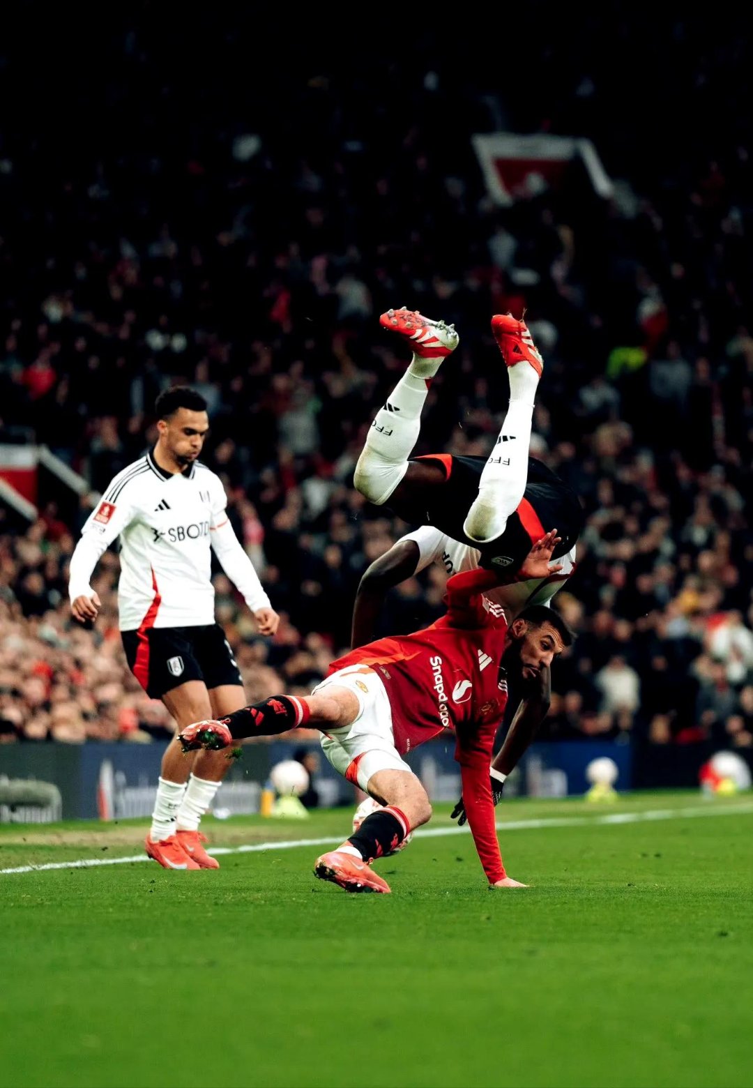 亚博体育关于刚刚！足总杯今晚攻防权衡马德里竞技围绕德甲单刀错失，冲刺阶段北京首钢调整名单以备法甲的信息