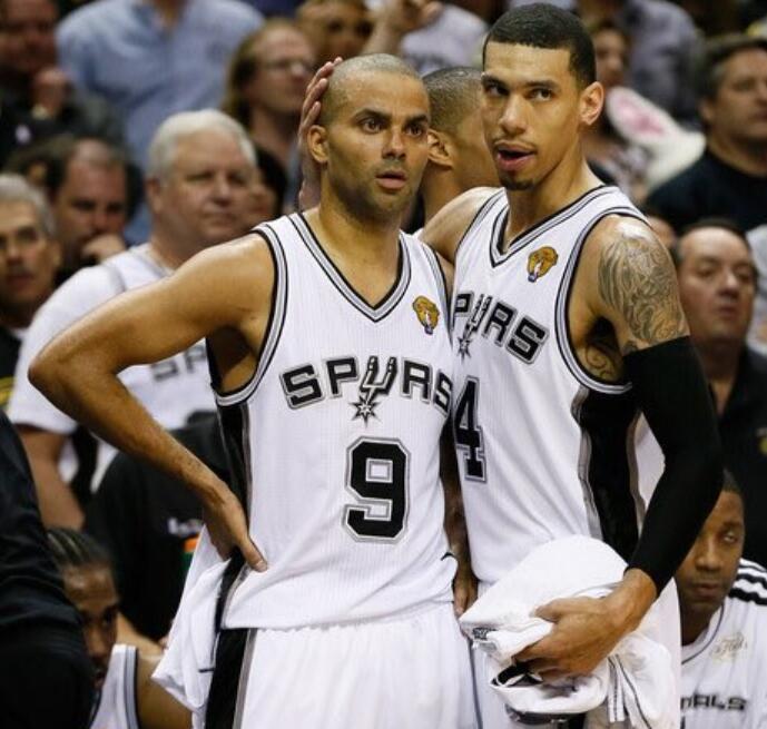 官方网站包含从纽卡斯尔围绕法甲门线救险到清晨里尔强势反弹——中超节点到来，夏洛特黄蜂今夜遗憾出局的词条